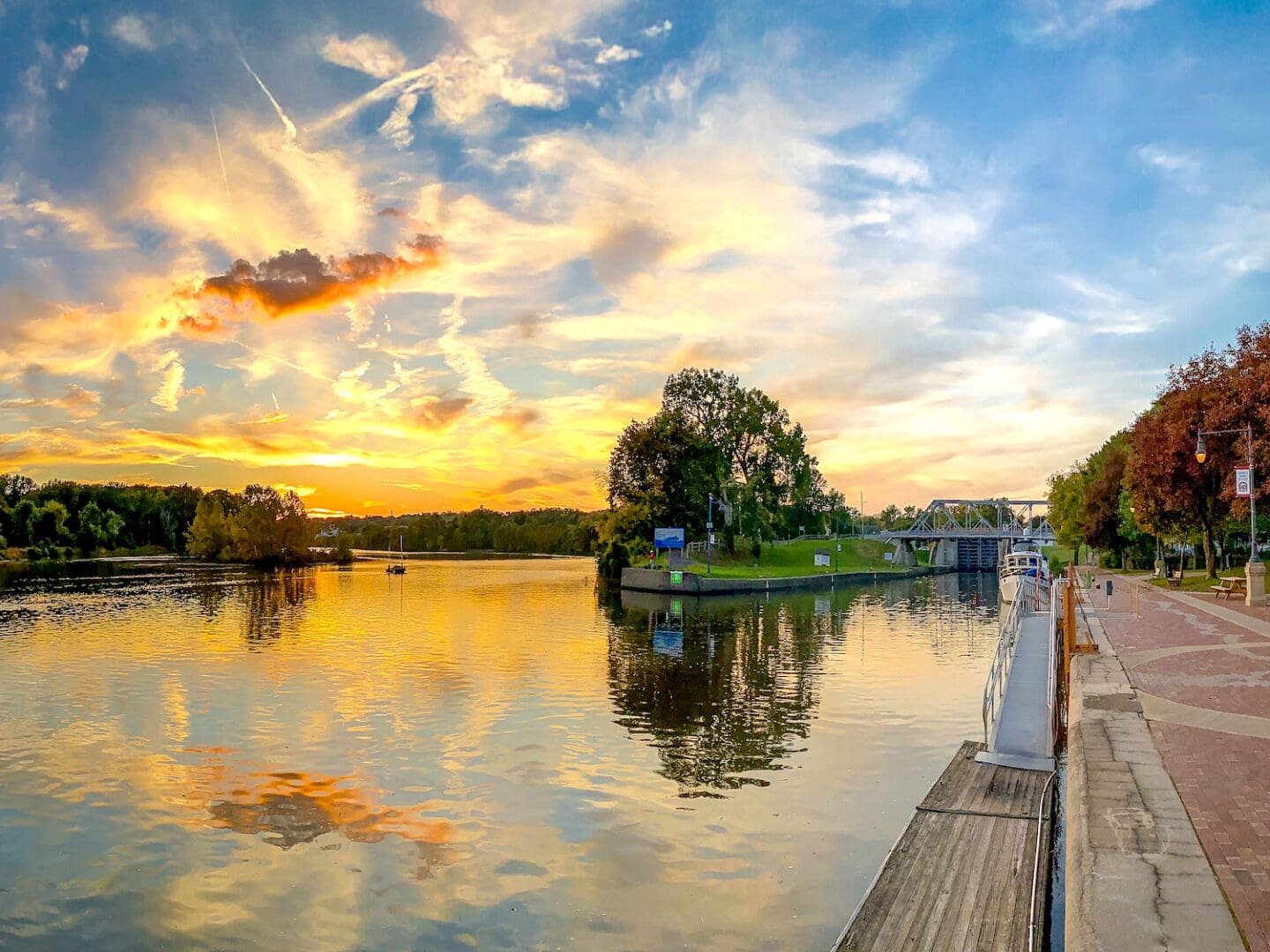 Erie Canalway Waterford New York | Mohawk-River Lock E2 © Spotlight Sojourns Erie Canalway Waterford New York | Mohawk-River Lock E2 © Spotlight Sojourns
