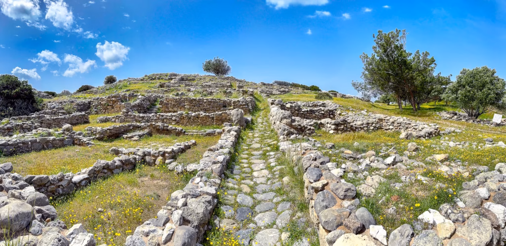 Building ruins and street grid of Minoan town