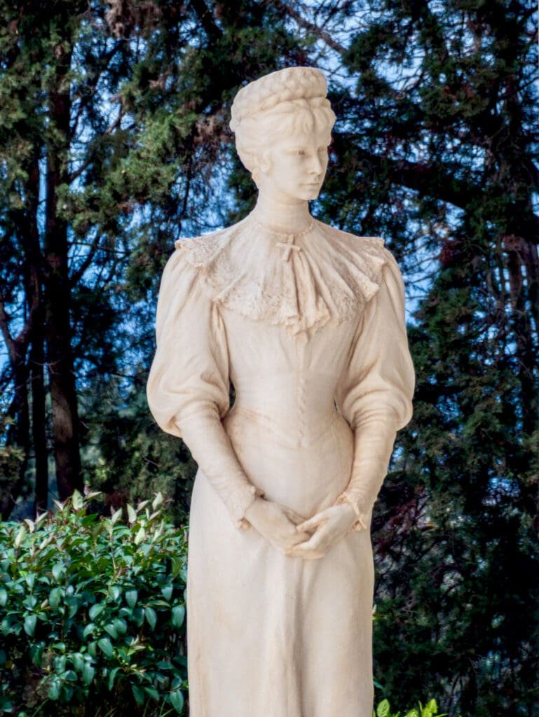 Empress Elisabeth of Austria statue infront of the Achilleion Palace