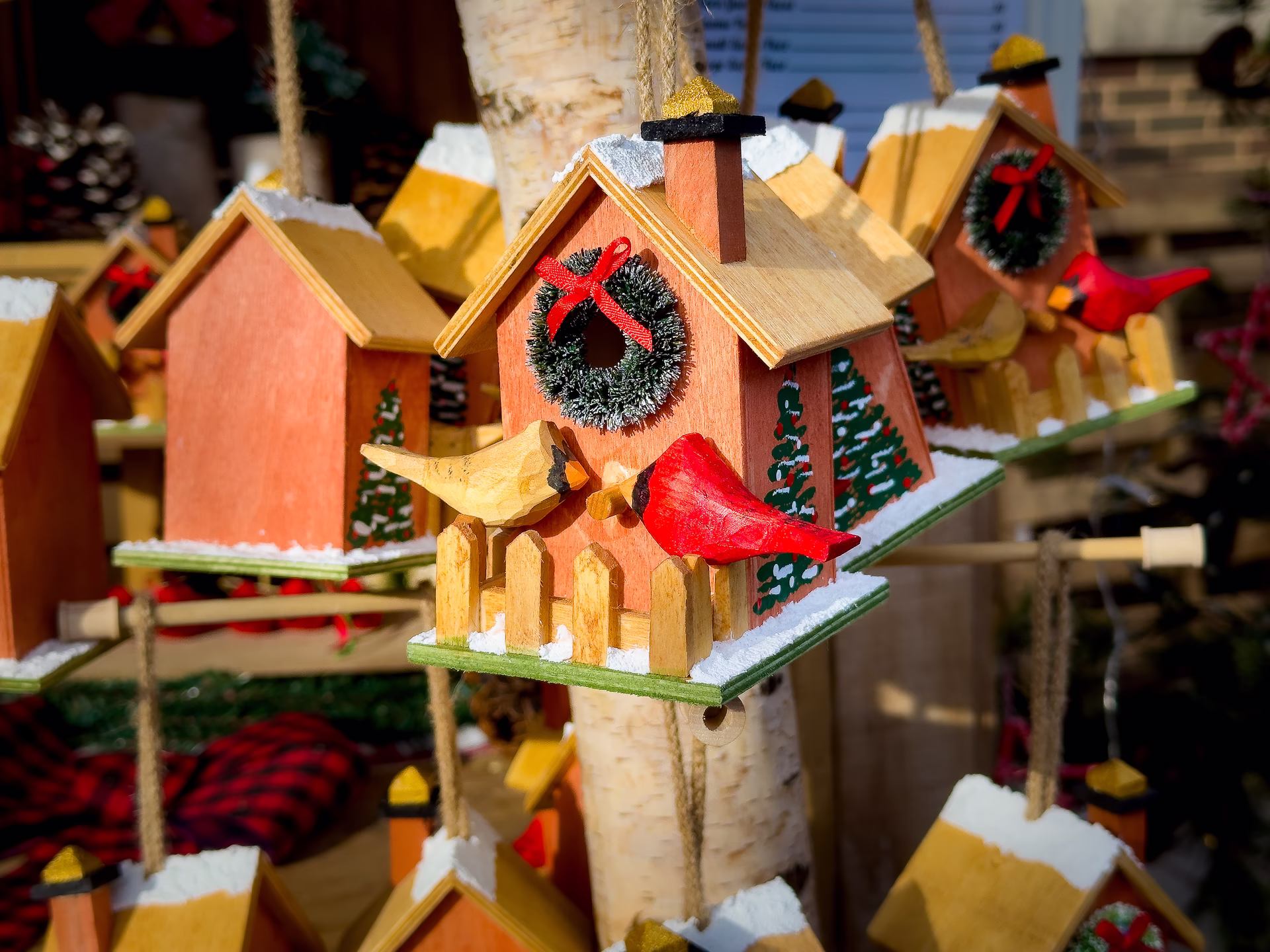 Artisinal bird houses_Saint Paul European Christmas Market © Spotlight Sojourns Artisinal bird houses_Saint Paul European Christmas Market © Spotlight Sojourns
