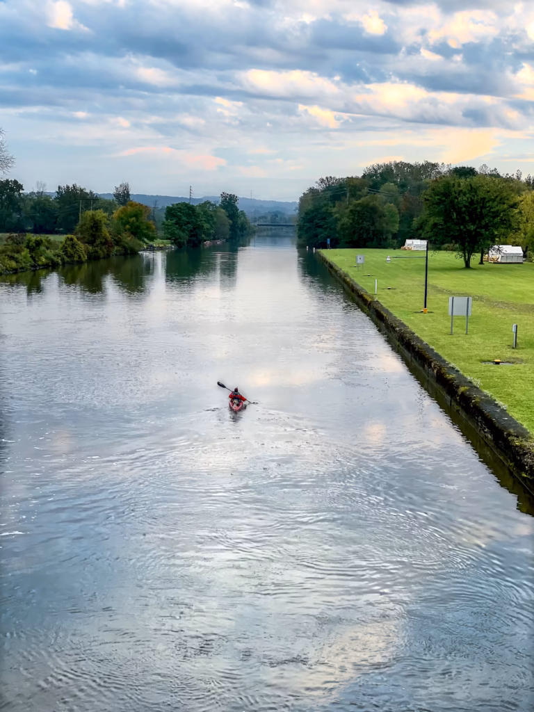 Boating on the Erie Canal, whether on a kayak, motorboat or houseboat, should be on every travel enthusiasts bucket list
